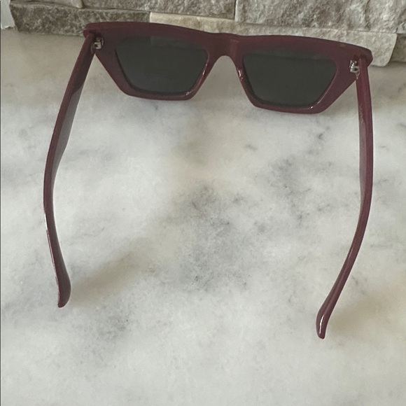 Small Sharp Sunglasses - Picture 4 of 6